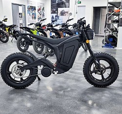 2024 SURRON Light Bee X Electric Bike. Key details include:  Type: Electric dirt bike/motorcycle. Speed: Up to 47 mph (73 km/h). Range: 40-80 miles on a full charge, depending on conditions. Weight: 47 kg plus battery. Features: Spoke wheels, 19-inch alloy hubs, 70/100-19 CST tires. Availability: It is available for sale for