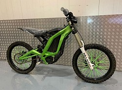 SURRON Light Bee X Electric Bike. Key features include:  Type: Electric dirt bike.  Speed: Up to 45 mph (73 km/h).  Range: 40-60 miles (64-97 km) on a single charge, but can vary depending on conditions.  Charge Time: Around 2.5 hours (10% to 100%).  Weight: 104 lbs (47 kg) including battery.  Age: To ride a Sur Ron electric bike, the rider must be at least 16 years old.  Legality: May be classified as a 
