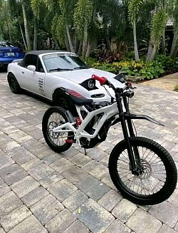 2024 SURRON Light Bee X Electric Bike. Key features include:  Type: Electric dirt bike Top Speed: Up to 47 mph (73 km/h) Range: Approximately 40-60 miles on a single charge, but can reach up to 80 miles depending on riding conditions Weight: 47 kg (without battery) Motor: Brushless electric motor Tires: Front/Rear 70/100-19 CST Battery: 40 AH or 55Ah Lithium Ion options available Suitable for: Both beginners and experienced riders