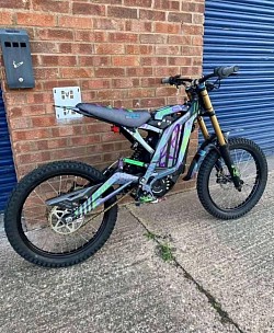 2024 SURRON Light Bee X electric bike. Key features include:  Type: Part dirt bike, part mountain bike, all-electric. Battery: 40AH Samsung battery. Speed: Top speed of 47 mph (73 km/h). Range: Around 40-80 miles on a single charge, depending on conditions. Suspension: 8 inches of travel. Weight: 47 kg plus battery. Motor: Liquid-cooled, brushless electric motor. Tires: Front/Rear 70/100-19 CST.