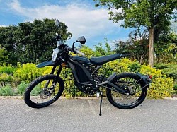 SUR-RON Light Bee X Electric Bike. Here's some information about it:  It is a combination of a dirt bike and a mountain bike, but is fully electric.  The bike has a range of approximately 40-80 miles on a single charge, depending on riding conditions.  It can reach a top speed of 47 mph.  The bike weighs 47 kg without the battery.  It is designed for both beginners and experienced off-road riders.  The tires are 70/100-19 CST front and rear.