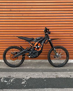 SURRON Light Bee X Electric Bike. Here's some helpful information:  It's an electric dirt bike designed for off-road use.  It has a top speed of around 45 mph (73 km/h).  The range is approximately 40-60 miles (64-97 km) on a single charge.  It's powered by a 60V battery and has a mid-drive motor.  The bike weighs around 104 lbs (47 kg).  Charging time is about 2.5 to 3.5 hours.  It's considered easy to handle for beginners but also capable for experienced riders.