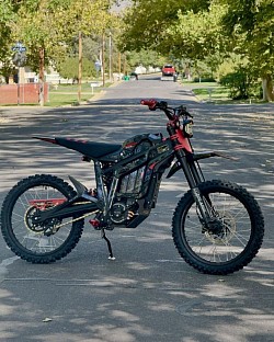 Talaria Sting, an electric off-road motorcycle. Additional details:  It is designed for power, autonomy, and handling.  It features a gearbox instead of a belt drive, providing more torque and reliability.  The Talaria Sting has a top speed of 53 mph and a range of up to 78 miles.  It's equipped with a 60V/45Ah battery and a mid-mounted IPM motor.  The Talaria Sting is produced in Chongqing, China.  It is available in both on and off-road versions, designated as Sting MX and Sting L1E respectively.  The L1E version includes additional equipment to make it road-legal.  It is important to note that the Talaria Sting may not be street legal in all areas.