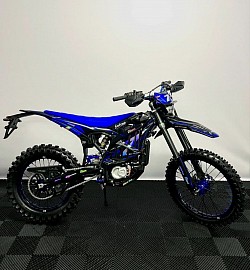Surron Ultra Bee, an electric dirt bike known for its performance. Key details include:  Model: Surron Ultra Bee Type: Electric dirt bike Motor: 12.5kW peak power, 440Nm torque Battery: 74 Volt, 4kW Range: 40+ miles off-road, up to 50 miles urban Top speed: 55 mph (90 km/h) Legality: Primarily designed for off-road use and not street-legal in many areas. Age Restriction: Minimum 16 years old to ride, but it can vary by location.